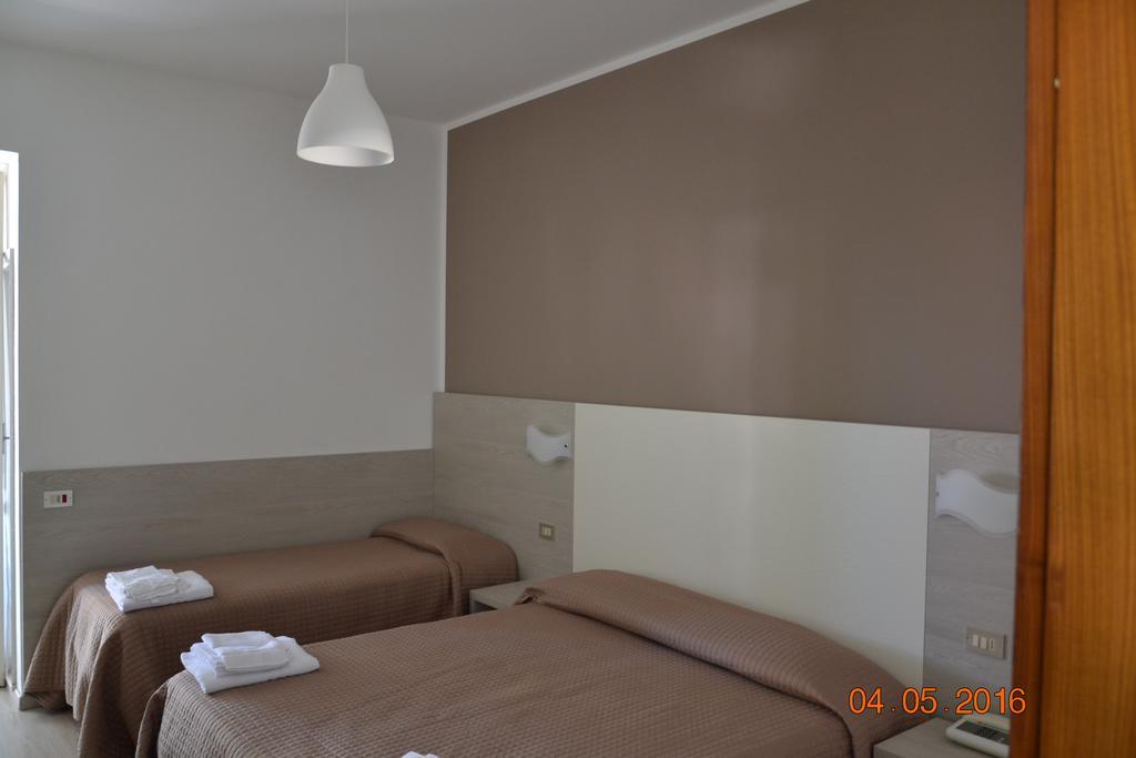 Hotel Villa Alberta B&B Cesenatico Exterior photo